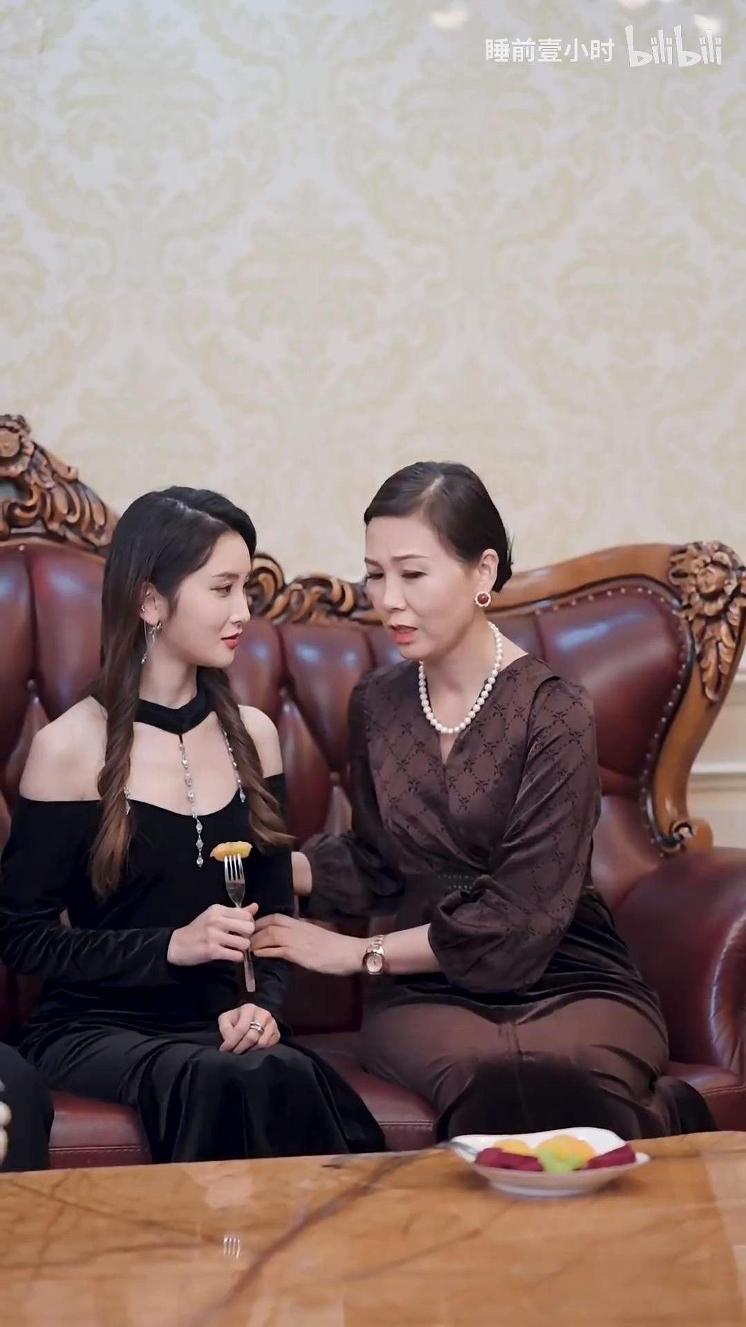 穿成了团宠文里的假千金封面图