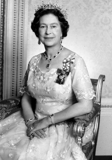 工作中的皇室封面图