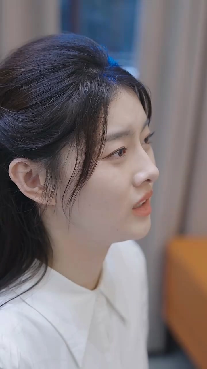 她似烟火绚烂封面图