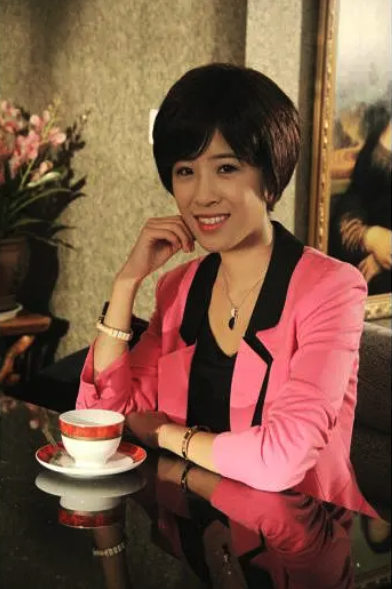 第一次牵手封面图