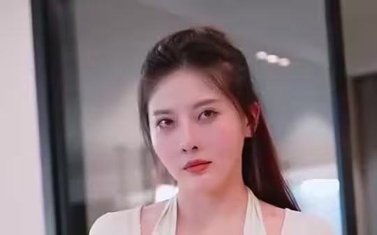 孤注一掷再见前妻（离婚后高冷女总裁痛哭流涕）封面图