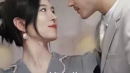 恋上红唇封面图