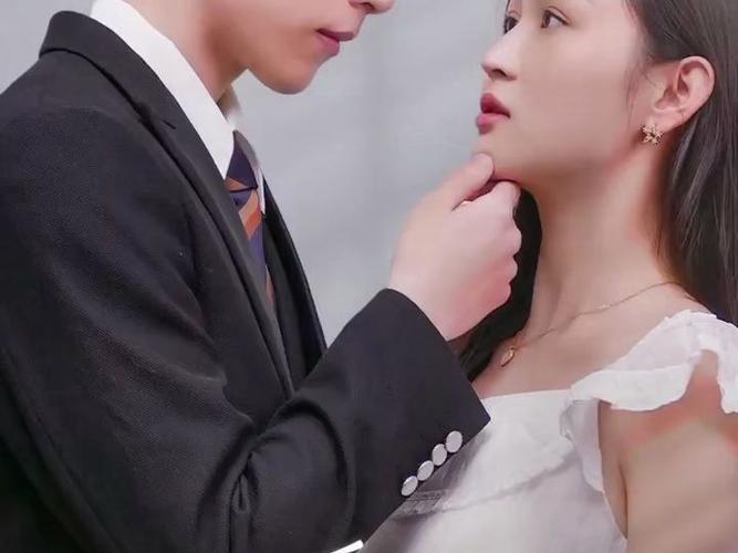 替嫁后我成了大佬的白月光封面图