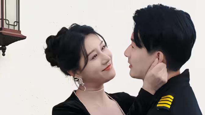 美女总裁倒追我封面图