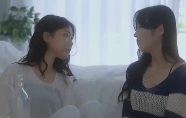 红色耳语封面图