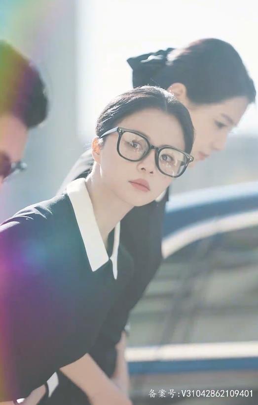 丑妻逆袭，颜值惊艳全球封面图