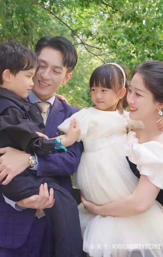 天降双宝：爹地甜宠神医妈咪封面图