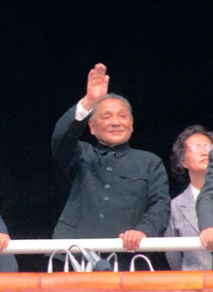 国庆35周年大阅兵封面图